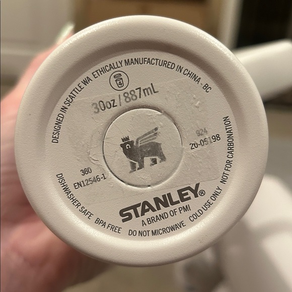 Stanley White Travel Mug 30 oz - Picture 3 of 5